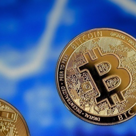 Bitcoin: Θεαματική άνοδος με την τιμή του να ξεπερνά τα 105.000 δολ. – Θα κάνω τις ΗΠΑ «πρωτεύουσα» των κρυπτονομισμάτων, λέει ο Ντόναλντ Τραμπ (βίντεο)