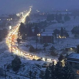 Γιατί ακινητοποιήθηκαν τα ηλεκτρικά αυτοκίνητα στην Αράχωβα - Οι 2+1 λόγοι (βίντεο)