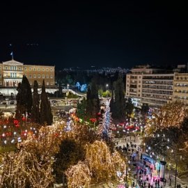 Πρωτοχρονιά στην Αθήνα: Στο Σύνταγμα αλλαγή του χρόνου με την «Ταράτσα του Χρόνου» και Φοίβο Δεληβοριά - Στο Πεδίον του Άρεως με Χρήστο Μάστορα & «Μέλισσες»