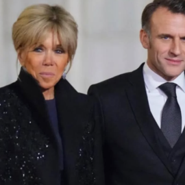 Brigitte – Emmanuel Macron: Το προεδρικό ζεύγος της Γαλλίας σε λαμπερό δείπνο – Το chic updo & το παλτό με τα κεντημένα πετράδια της Πρώτης Κυρίας (φωτό)