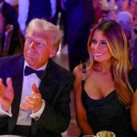 Donald Trump: Το πρωτοχρονιάτικο glamorous party στο Μαρ-α-Λάγκο – Άβολος με την Melania - Χόρευε με τον Elon Musk (φωτό & βίντεο)