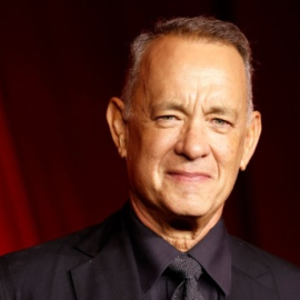 O Tom Hanks υπέρ της τεχνητής νοημοσύνης! – Το AI βοήθησε στη δημιουργία της νεότερης εκδοχής του στην καινούρια του ταινία (βίντεο)