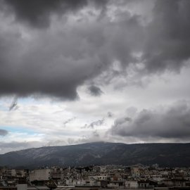 Καιρός: Βροχές & νεφώσεις - Υψηλές για την εποχή θερμοκρασίες (βίντεο)