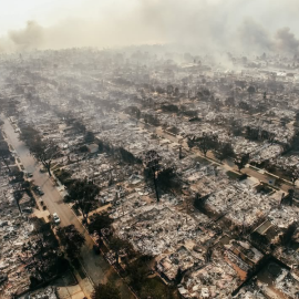 10+1 φωτογραφίες αποκάλυψης από την πυρκαγιά στο Λος Άντζελες: Εικόνες πολέμου στην περιοχή, δεν έχει μείνει τίποτε όρθιο - Η φωτιά έσβησε στη θάλασσα