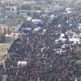 Συγκλονιστικές εικόνες: Χιλιάδες Παλαιστίνιοι επιστρέφουν στα βομβαρδισμένα σπίτια τους στη Γάζα - Δείτε βίντεο