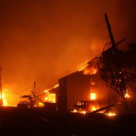 Συγκλονιστικές φωτό και βίντεο από την πυρκαγιά στο Λος Άντζελες: Περισσότεροι από 30.000 κάτοικοι εκκένωσαν τα σπίτια του - Οι φλόγες καταπίνουν πολυτελείς βίλες