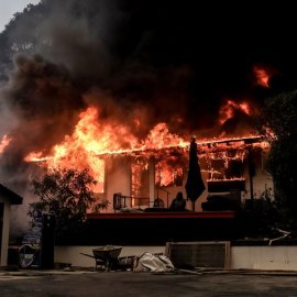 Πυρκαγιά στο Λος Άντζελες: Άνεμοι ταχύτητας 110 χλμ φουντώνουν τις φλόγες - Καίνε τα πάντα στο περασμά τους εδώ και 8 μέρες, στους 25 οι νεκροί (βίντεο)