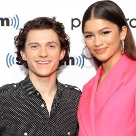 It's official! Αρραβωνιάστηκαν η Zendaya & o Tom Holland - Το λαμπερό μονόπετρο της ηθοποιού "τύφλωσε" όλους στα Golden Globes (φωτό-βίντεο)