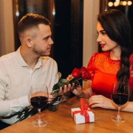 Οδηγός Valentine's Day: Τα πιο ερωτικά στέκια για νέα ζευγάρια σε Αθήνα & Θεσσαλονίκη