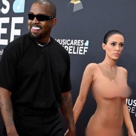 Grammys 2025: Kanye West & Bianca Censori πήγαν ακάλεστοι & έκαναν είσοδο - Ολόγυμνη πλέον η 29χρονη σύζυγος του ράπερ ... (φωτό-βίντεο)