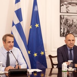 Ανασχηματισμός σε δύο φάσεις; Ο «τυφώνας Τραμπ» δημιουργεί νέες συνθήκες που υπερβαίνουν τη διαχείριση του εσωτερικού μικρόκοσμου - Η γεμάτη ατζέντα του Γεραπετρίτη