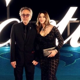 Monica Bellucci: Το 60χρονο "κορίτσι" του έρωτα! Πήρε τον Βαλεντίνο της στο Ντουμπάι & φόρεσε το πιο σέξυ Balenciaga της χρονιάς (φωτό)