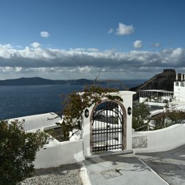 Καμπανάκι κινδύνου για τη Σαντορίνη - Παπαζάχος: «Το ηφαίστειο έχει φύγει από την κατάσταση ηρεμίας, μία έκρηξη είναι πάντα πιθανή» - Γκανάς: «Η καλντέρα ανυψώθηκε 4 εκατ.» (βίντεο)