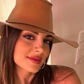 Σταματίνα Τσιμτσιλή: Η μεταμόρφωση της σε cowgirl! Μαζί με τον σύζυγο της, Θέμη Σοφό σε μασκέ πάρτι (φωτό)